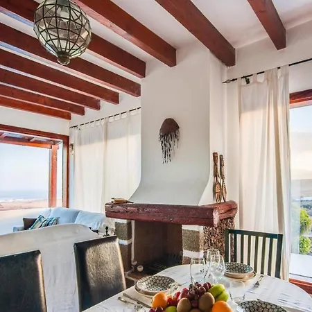 Villavistamar Villa *
